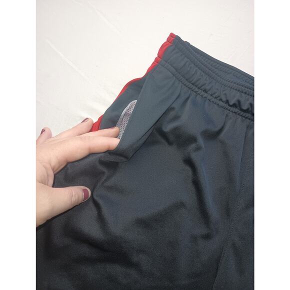 Under Armour Heat Gear Youth Kids Pull on Shorts Size Youth XL Black Red Logo - Picture 2 of 4